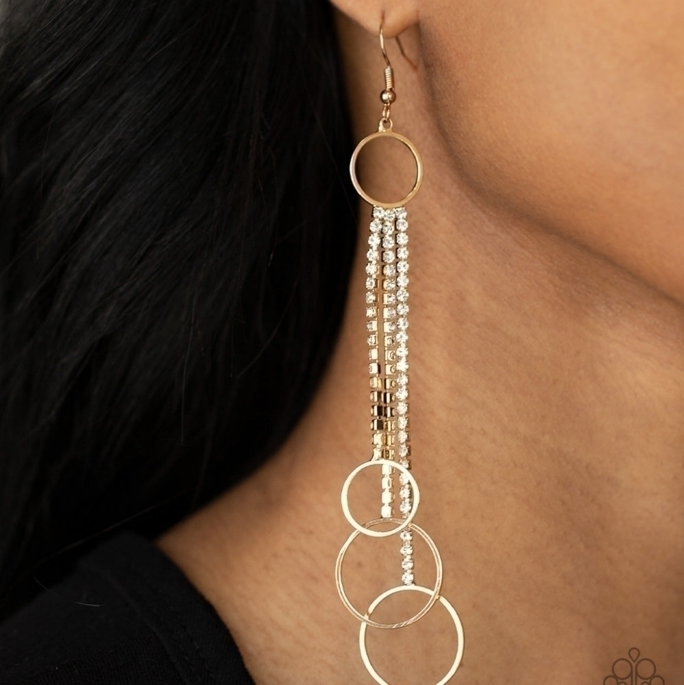 𝅺Demurely Dazzling Earrings